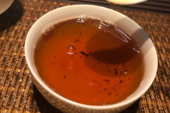 大紅袍第一泡要倒掉嗎，洗茶水需倒掉但第一泡出湯