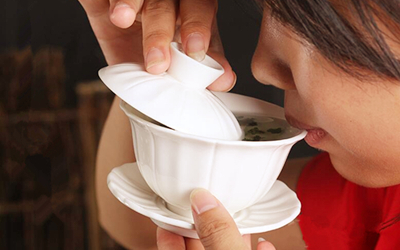 三才蓋碗的正確拿法，三才蓋碗抓碗法圖解