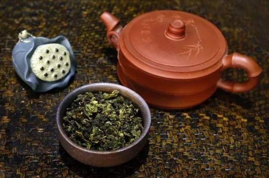 泡大紅袍、肉桂和水仙可以用一個紫砂壺嗎，可以摻一起沖泡么？