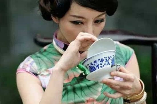 女士喝茶優(yōu)雅姿勢(shì)，女士正確喝茶姿勢(shì)禮儀