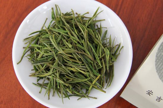 安吉白茶冷藏好還是冷凍好？這個(gè)需要根據(jù)存放時(shí)間來選擇