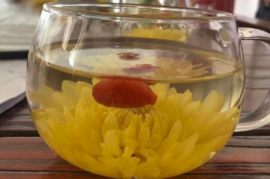 晚上可以喝菊花茶泡水嗎，睡覺前能不能喝菊花茶？