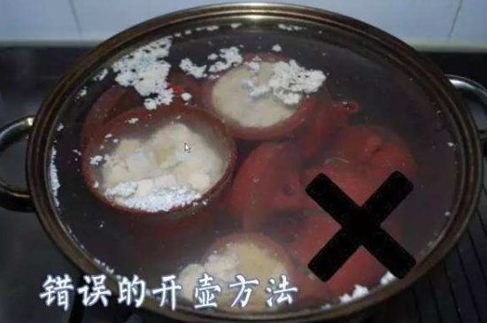 開壺放豆腐是錯誤的，新買的紫砂壺正確開壺建議