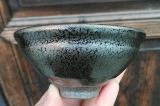 怎么鑒別建盞化學(xué)釉，真假建盞的對(duì)比與辨別