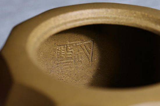 紫砂壺密密麻麻黑點(diǎn)，布滿(mǎn)了很多小黑點(diǎn)的紫砂好嗎