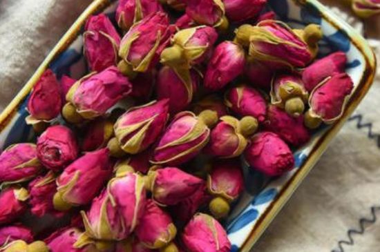 干玫瑰花泡水放幾顆，玫瑰花泡水一次放幾朵？