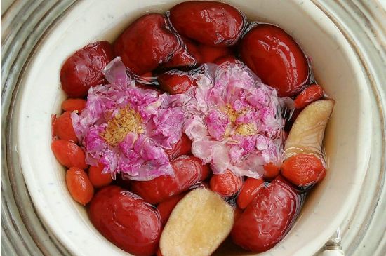 喝玫瑰花茶能祛斑嗎，玫瑰花茶有祛斑的功效嗎？