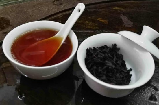 肉桂茶和大紅袍哪個貴，武夷山肉桂與大紅袍的價格比較