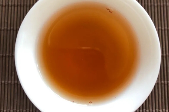 老白茶上火還是去火？夏季喝煮的老白茶會容易上火！