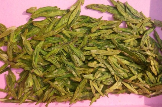 西湖龍井新茶和陳茶的區(qū)別，怎么區(qū)分龍井新茶和舊茶？