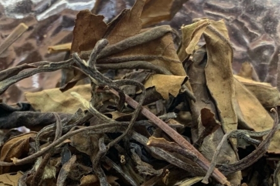 老白茶上火還是去火？夏季喝煮的老白茶會容易上火！