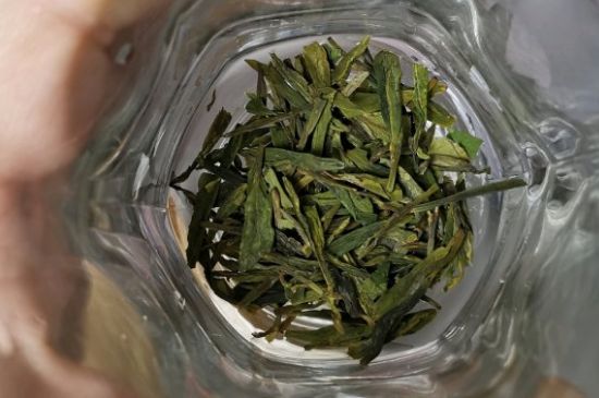 龍井茶放二年了能喝嗎，過期龍井茶的妙用！