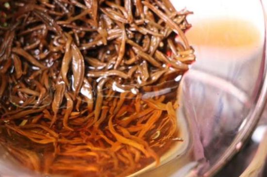 300塊錢(qián)的金駿眉能喝嗎，兩三百多金駿眉和一千多區(qū)別