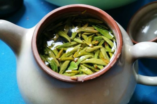 龍井茶放二年了能喝嗎，過期龍井茶的妙用！