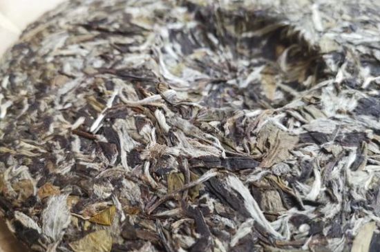 7年壽眉和2年白牡丹哪個好，老白茶壽眉與白牡丹的口感區(qū)別