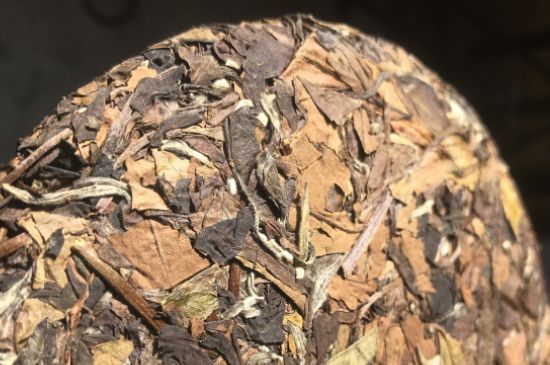 7年壽眉和2年白牡丹哪個好，老白茶壽眉與白牡丹的口感區(qū)別